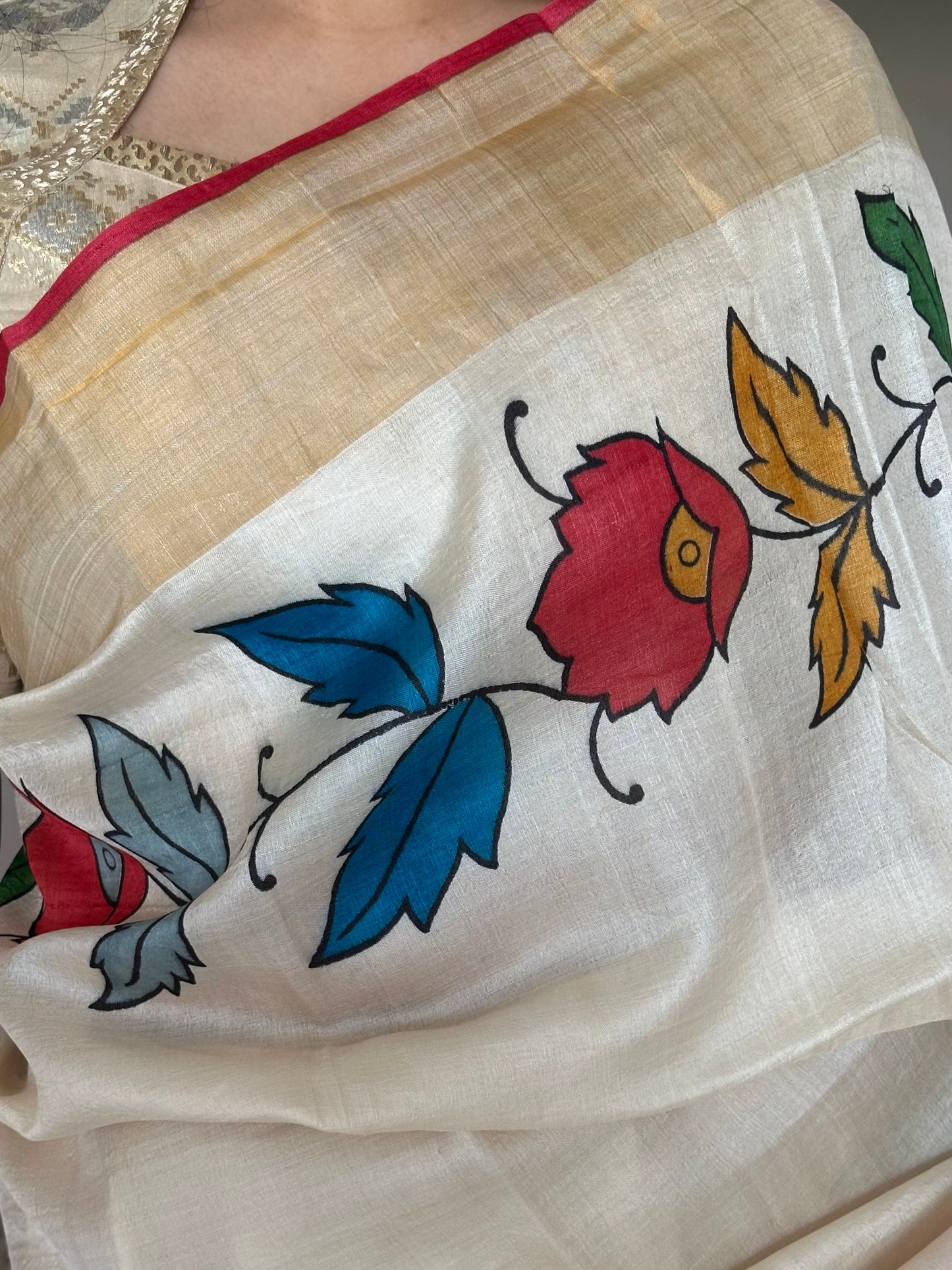 Off-White Floral Print Tussar Silk Saree