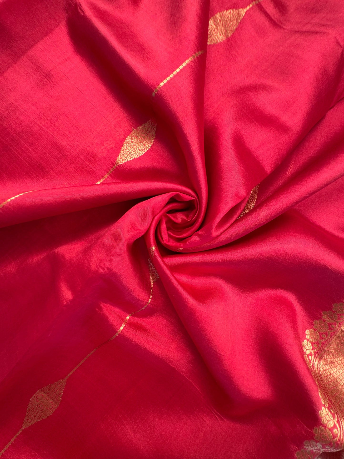 Strawberry Pink-Magenta Pink Vedika Banarasi Pure Silk Saree