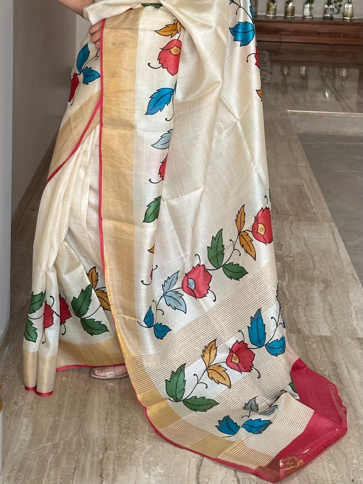 Off-White Floral Print Tussar Silk Saree