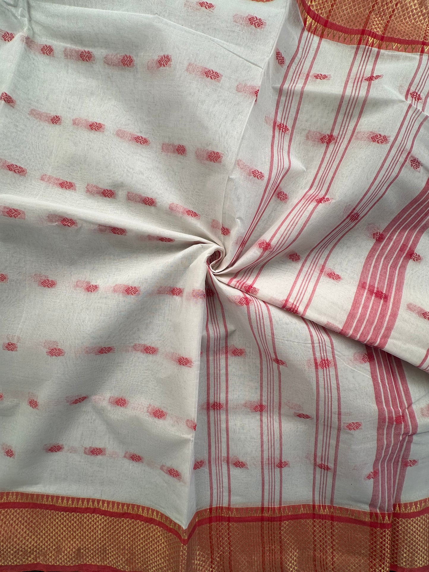 White Red Doodh Aalta Pure Cotton Saree