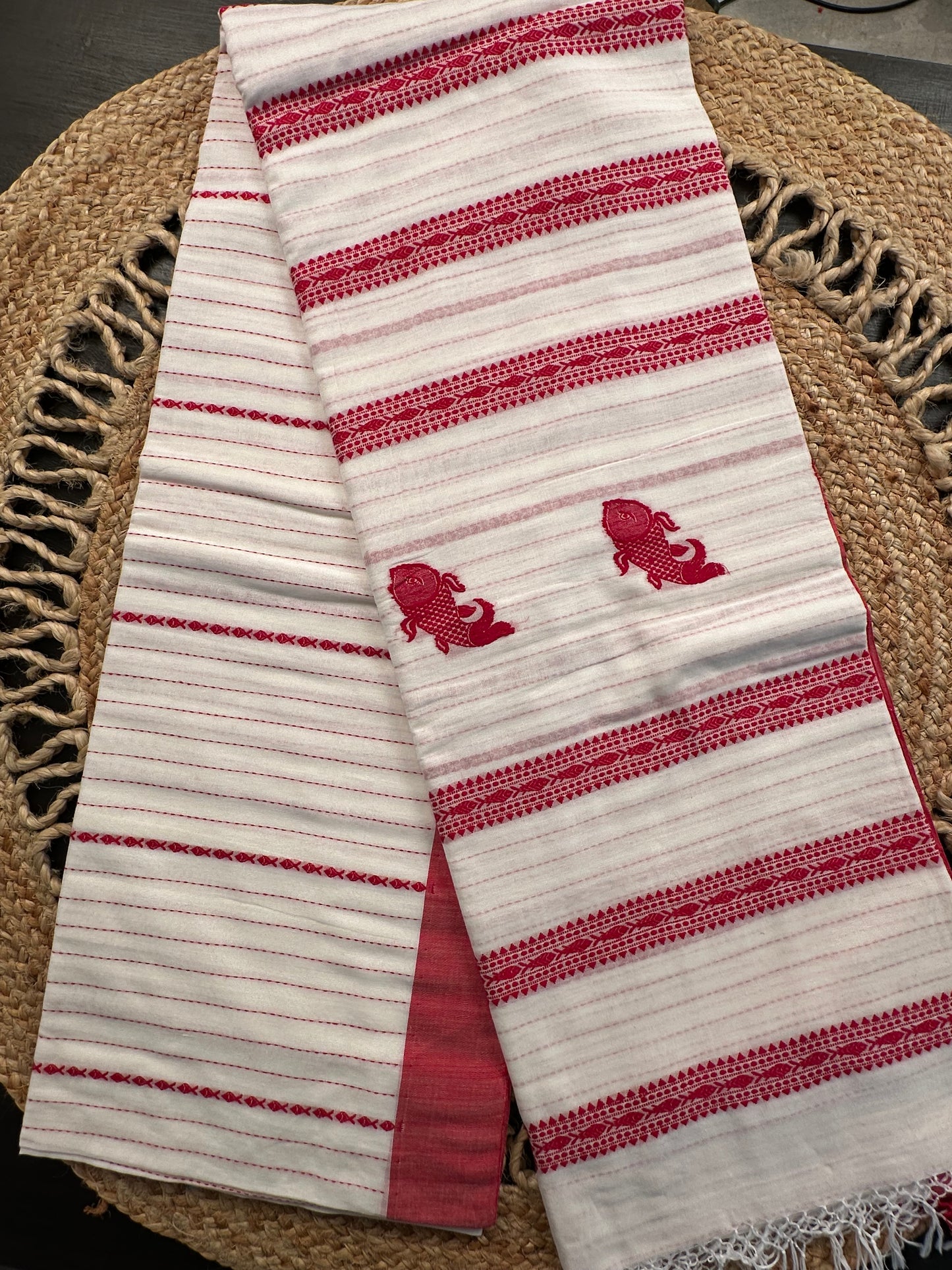 White Red Doodh Aalta Pure Cotton Saree