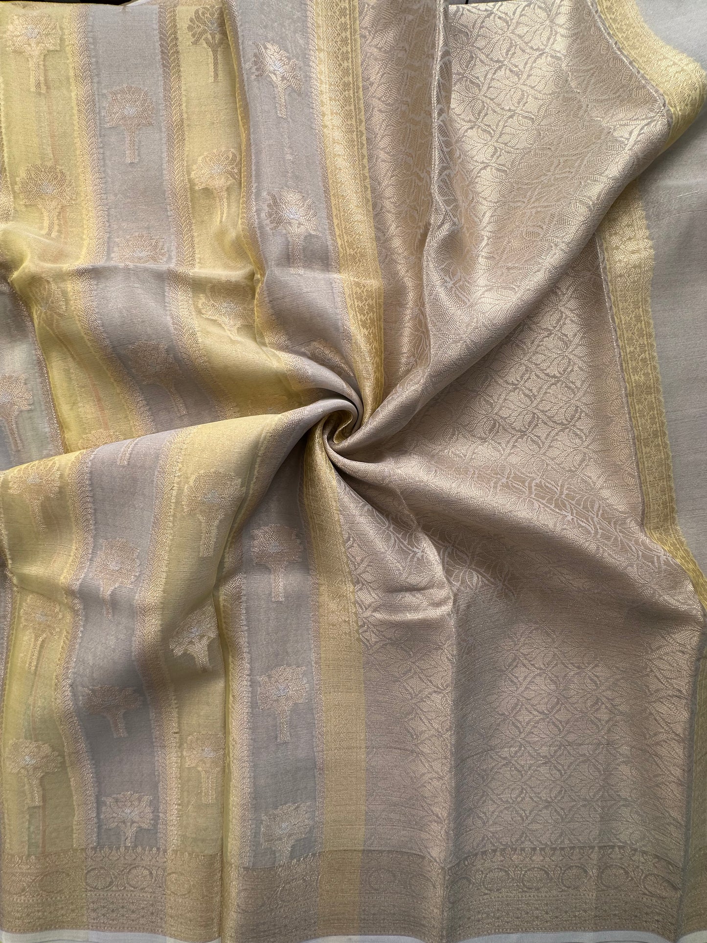 Ishpreet Tissue Saree