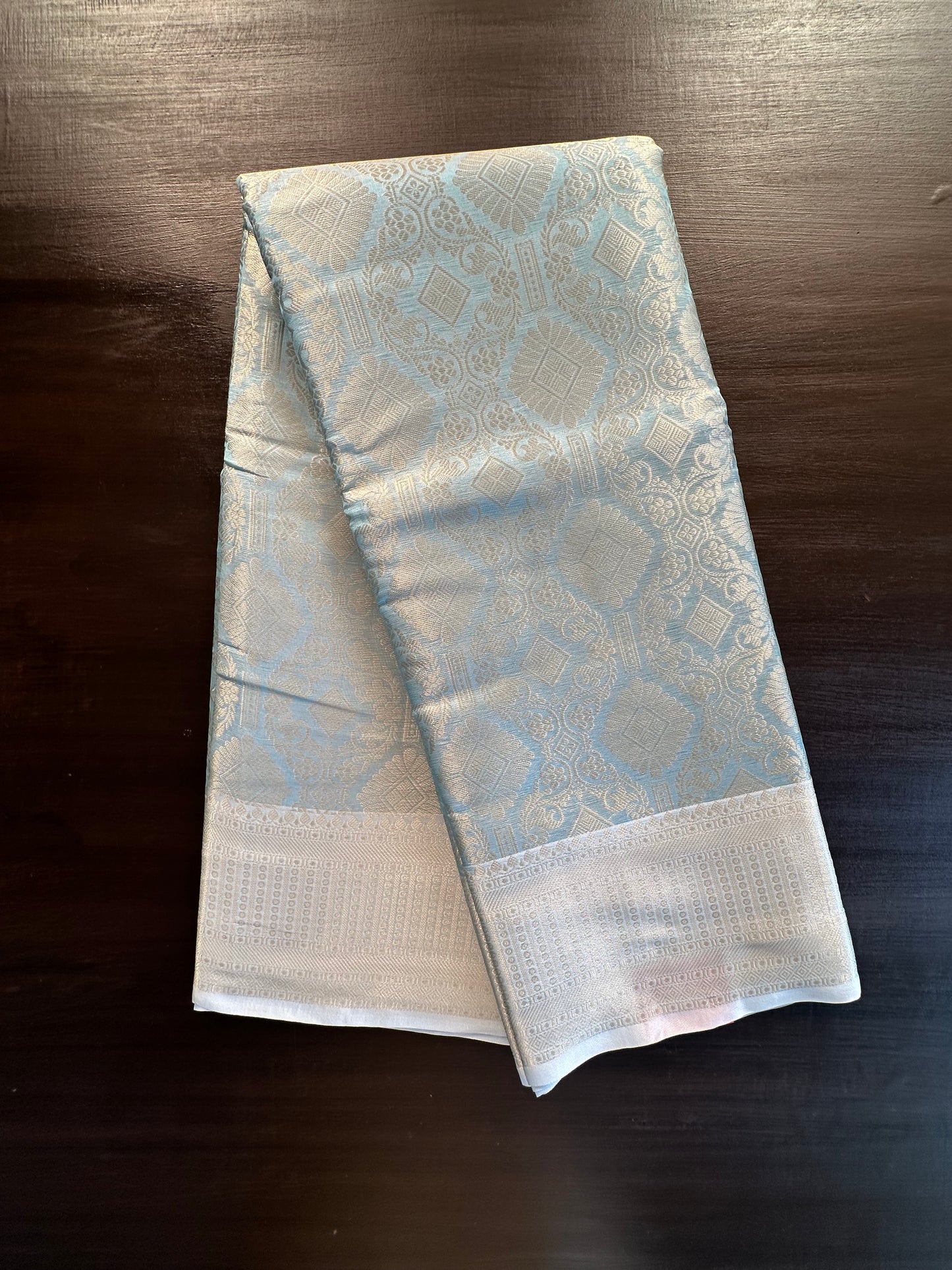 Saadagi Tissue Saree