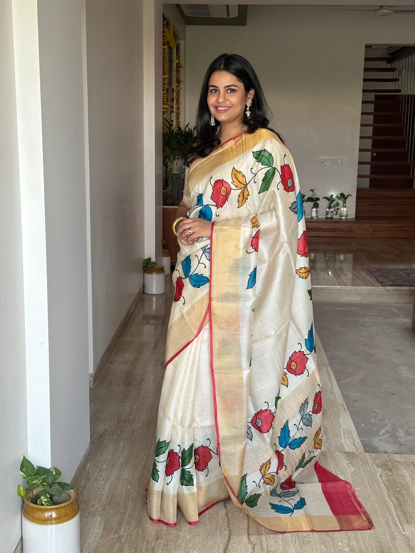 Off-White Floral Print Tussar Silk Saree