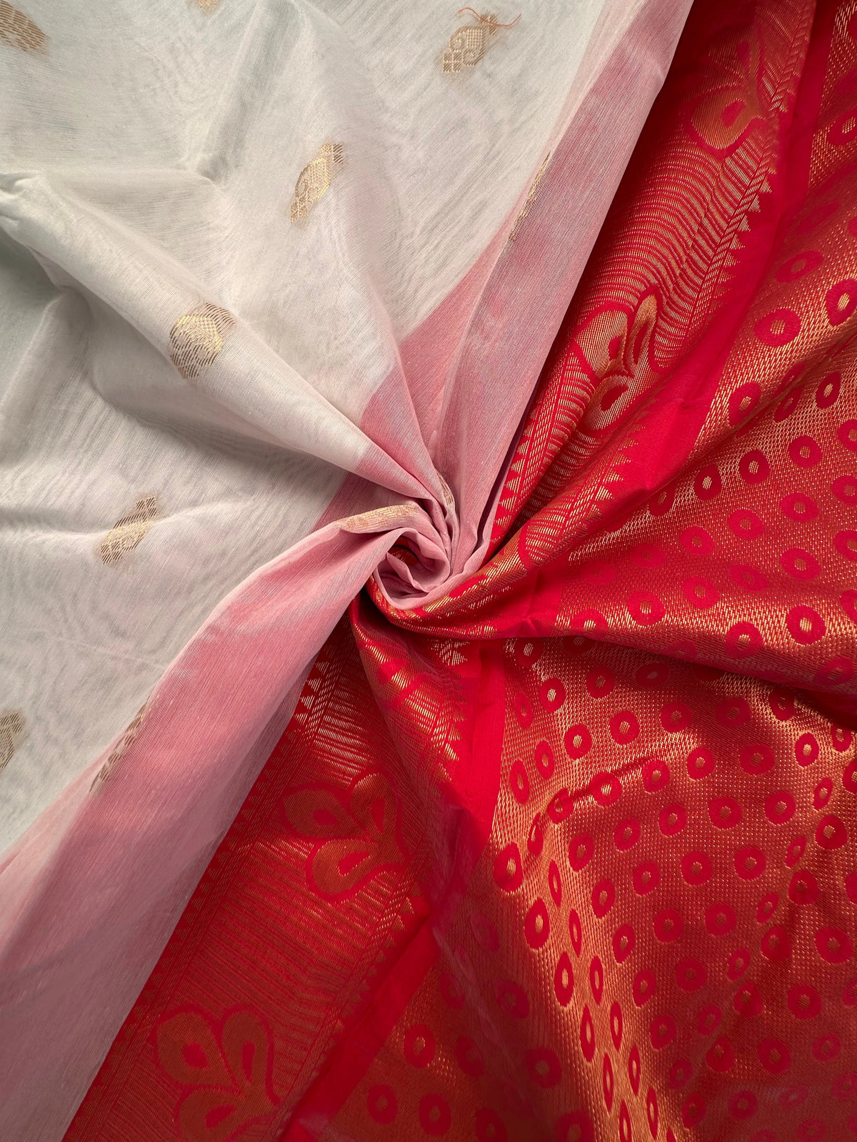 Off White-Red Doodh Aalta Pure Cotton Saree