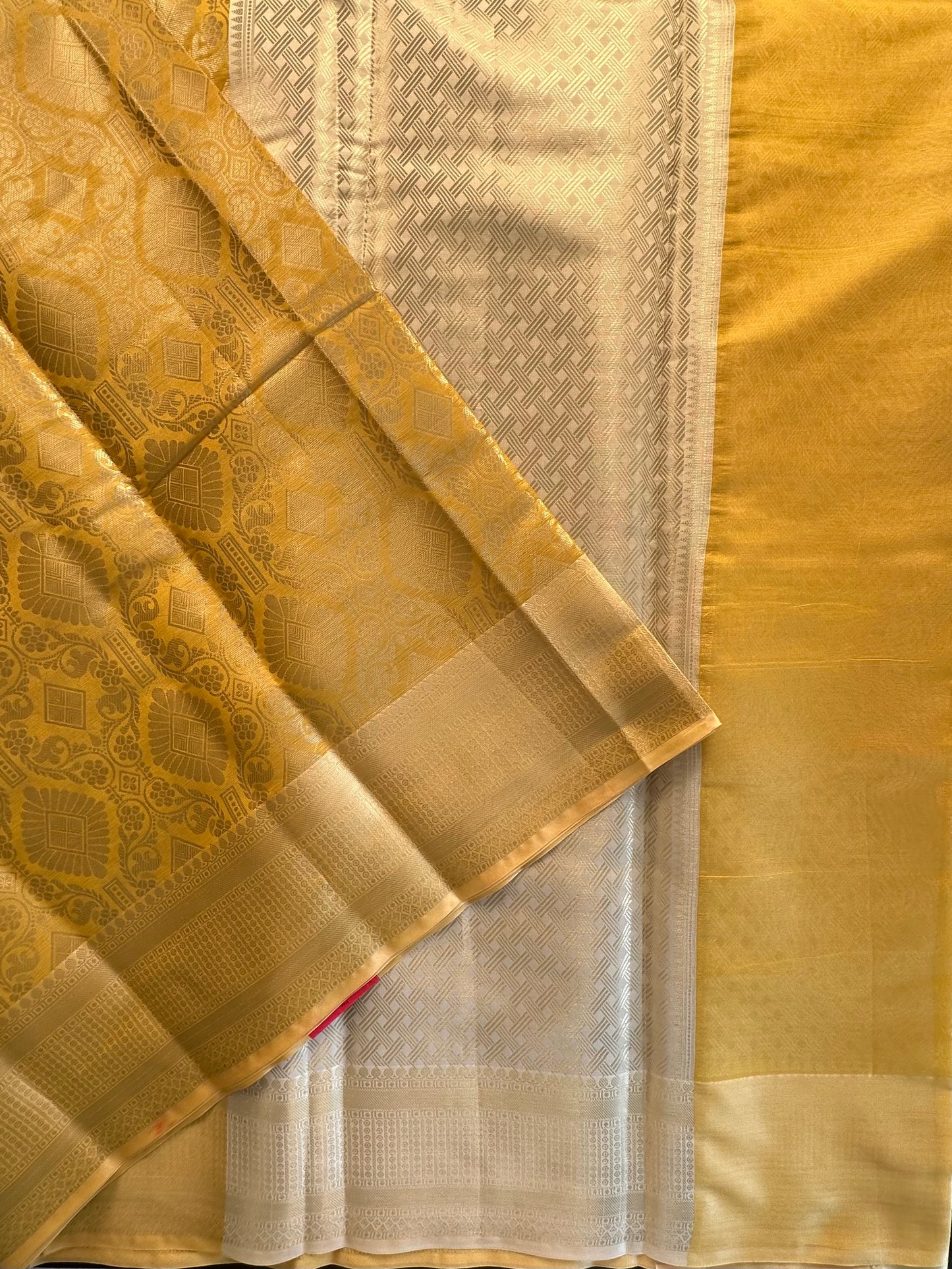 Saadagi Tissue Saree