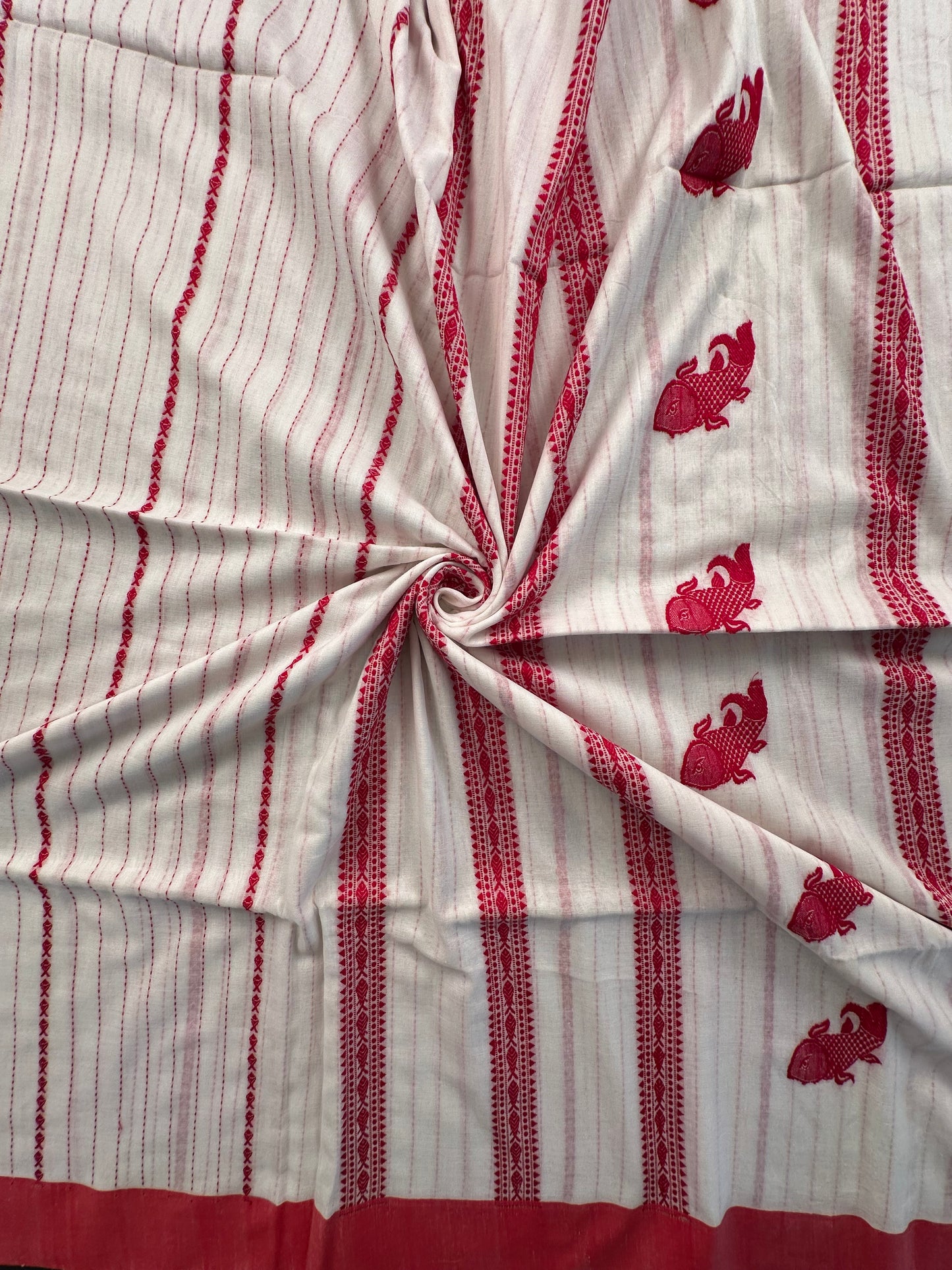 White Red Doodh Aalta Pure Cotton Saree