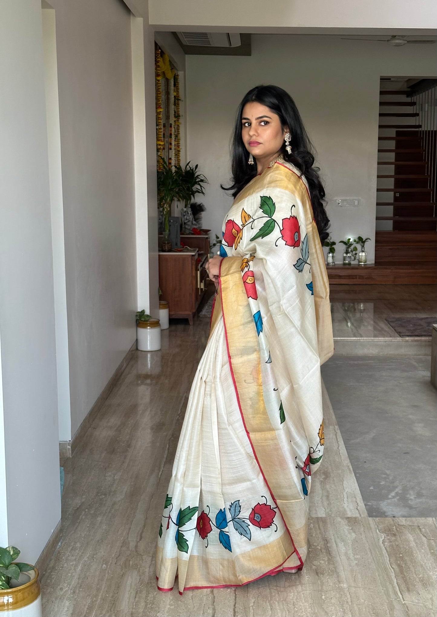 Off-White Floral Print Tussar Silk Saree