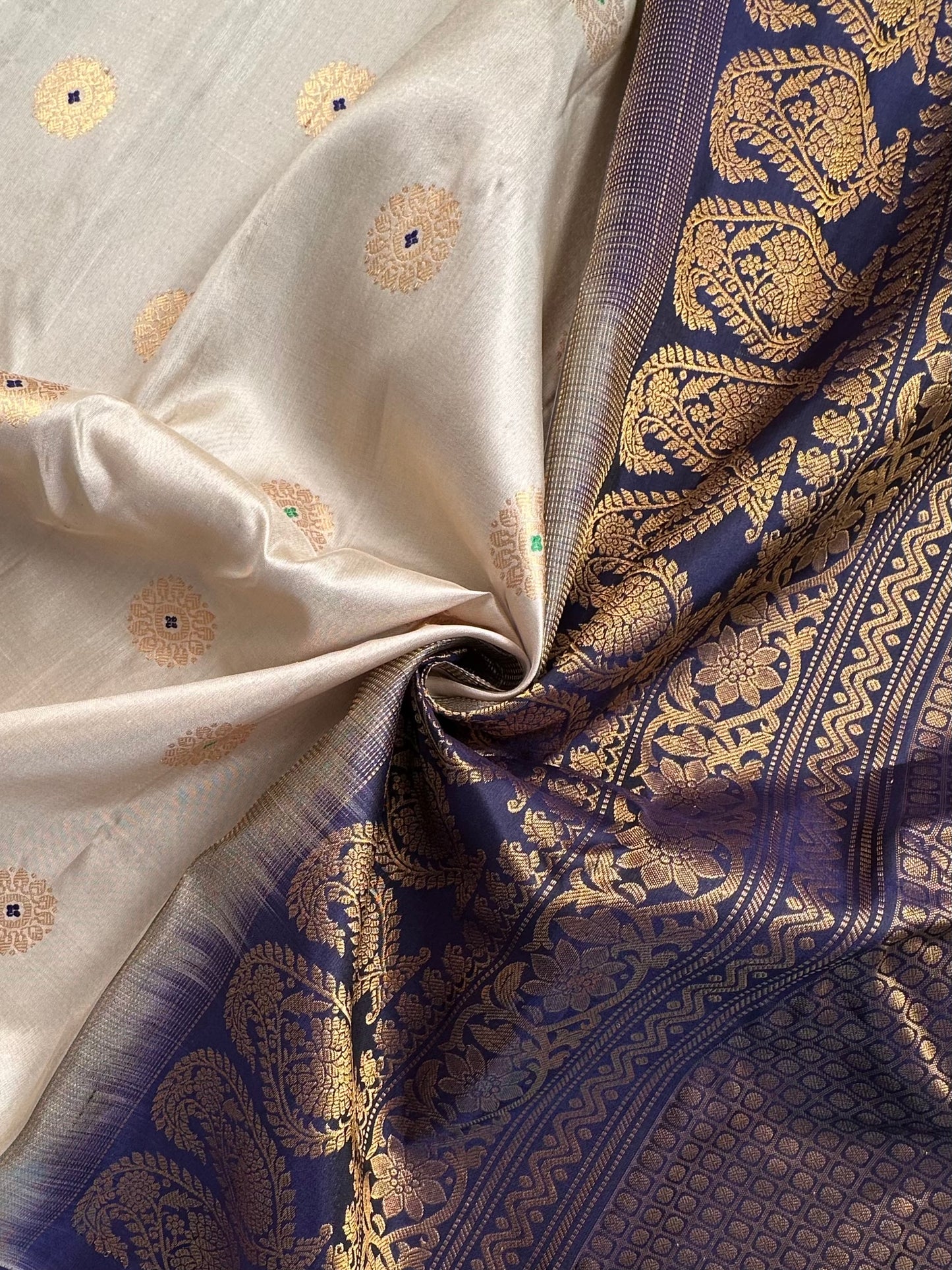Cream-Navy Blue Gadwal Pure Silk Saree