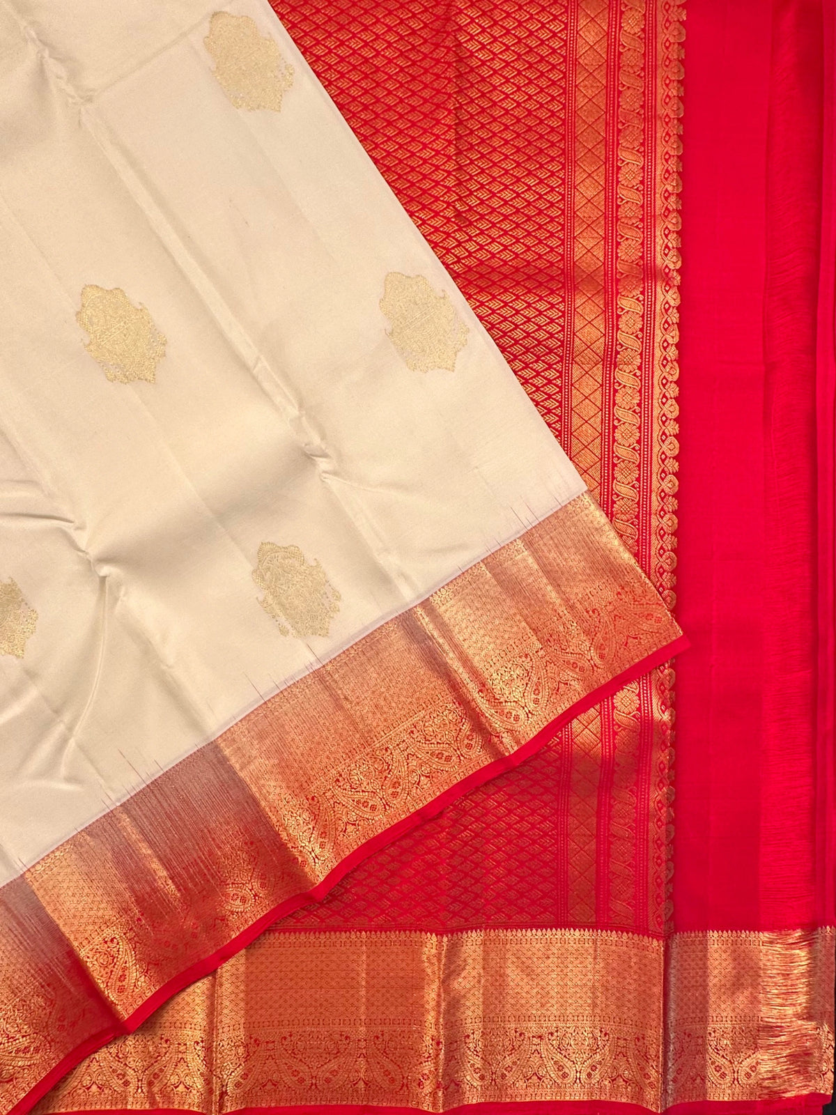 Cream-Red Handloom Kanjivaram Pure Silk Saree