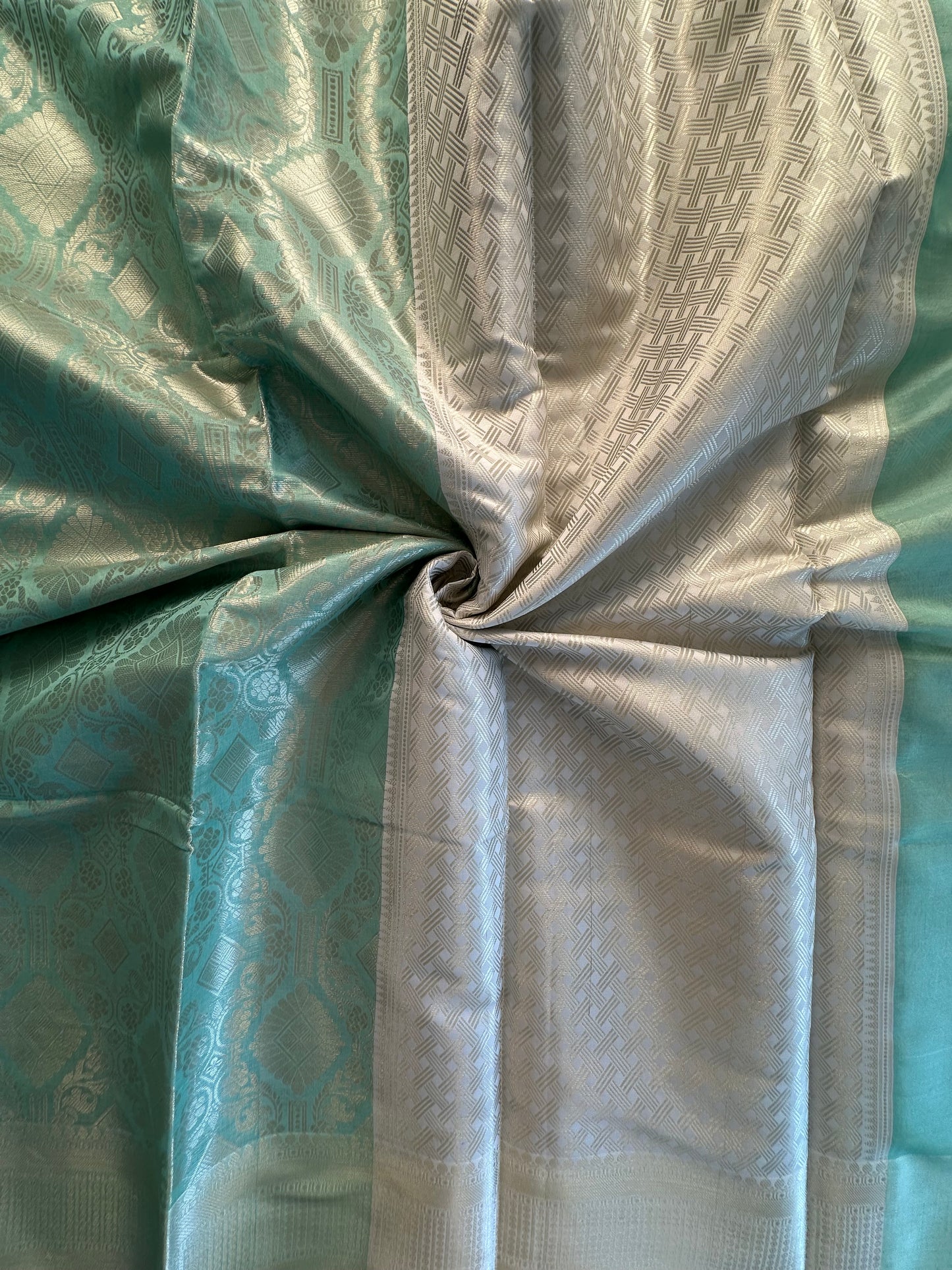 Saadagi Tissue Saree