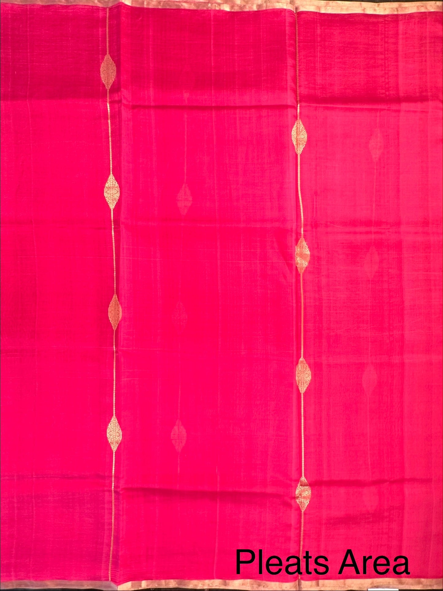 Strawberry Pink-Magenta Pink Vedika Banarasi Pure Silk Saree