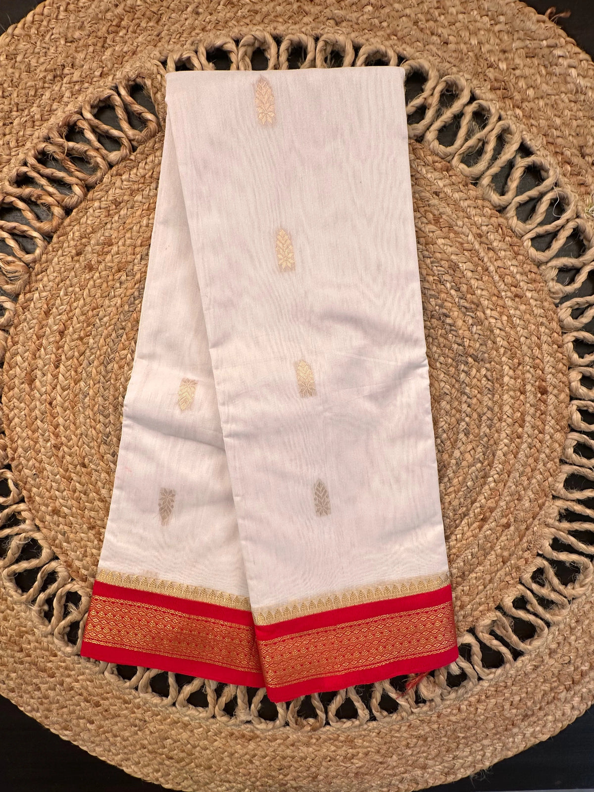 Off White-Red Doodh Aalta Pure Cotton Saree