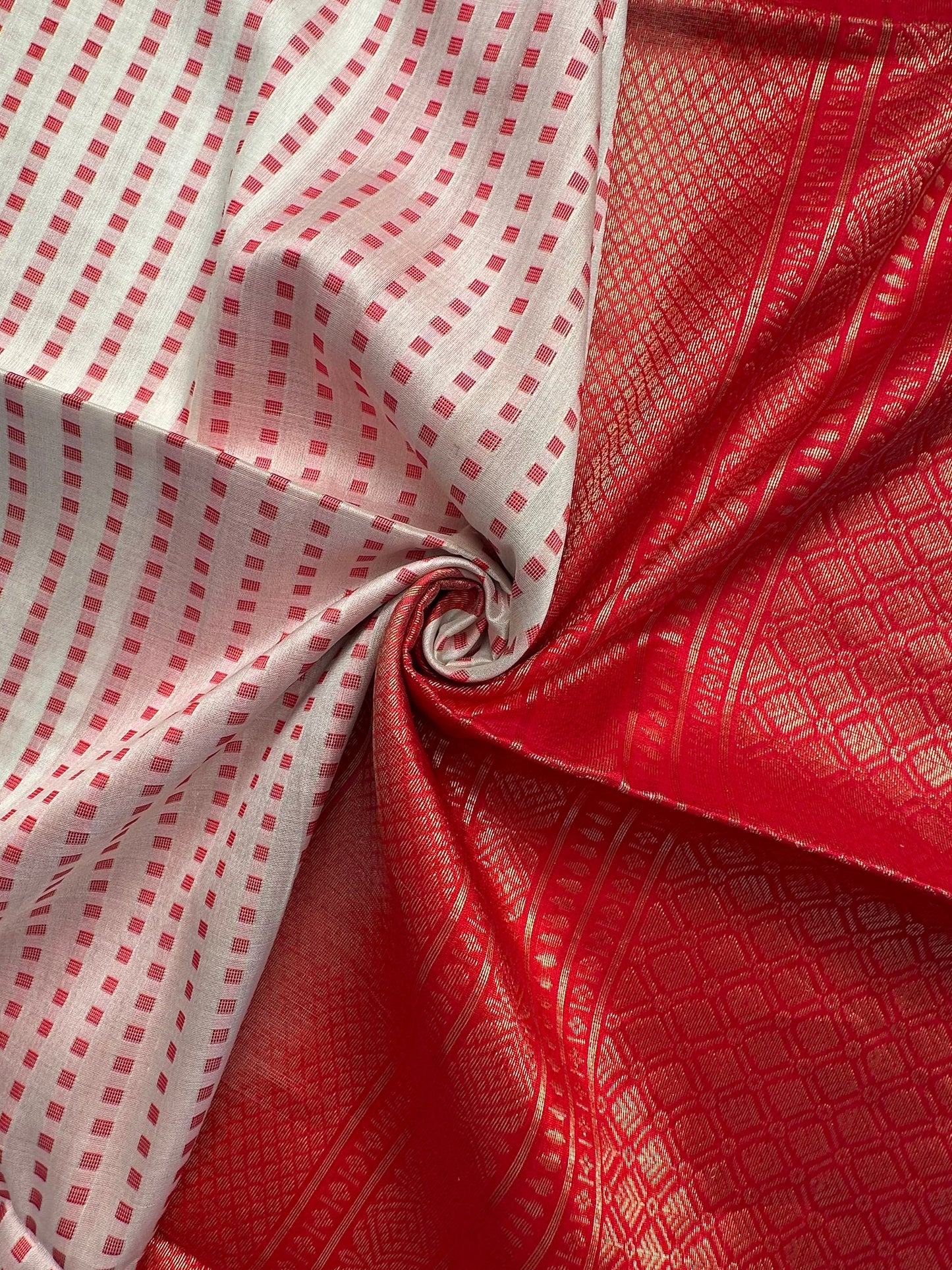 Off White-Red Pure Handloom Soft Silk Saree