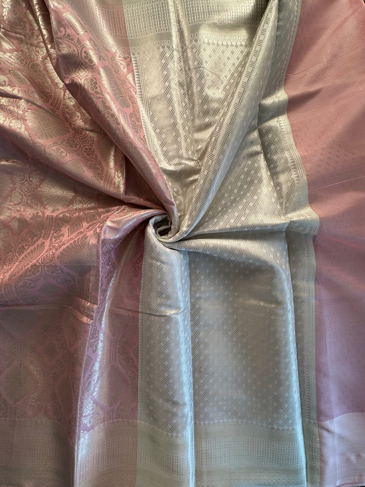 Saadagi Tissue Saree