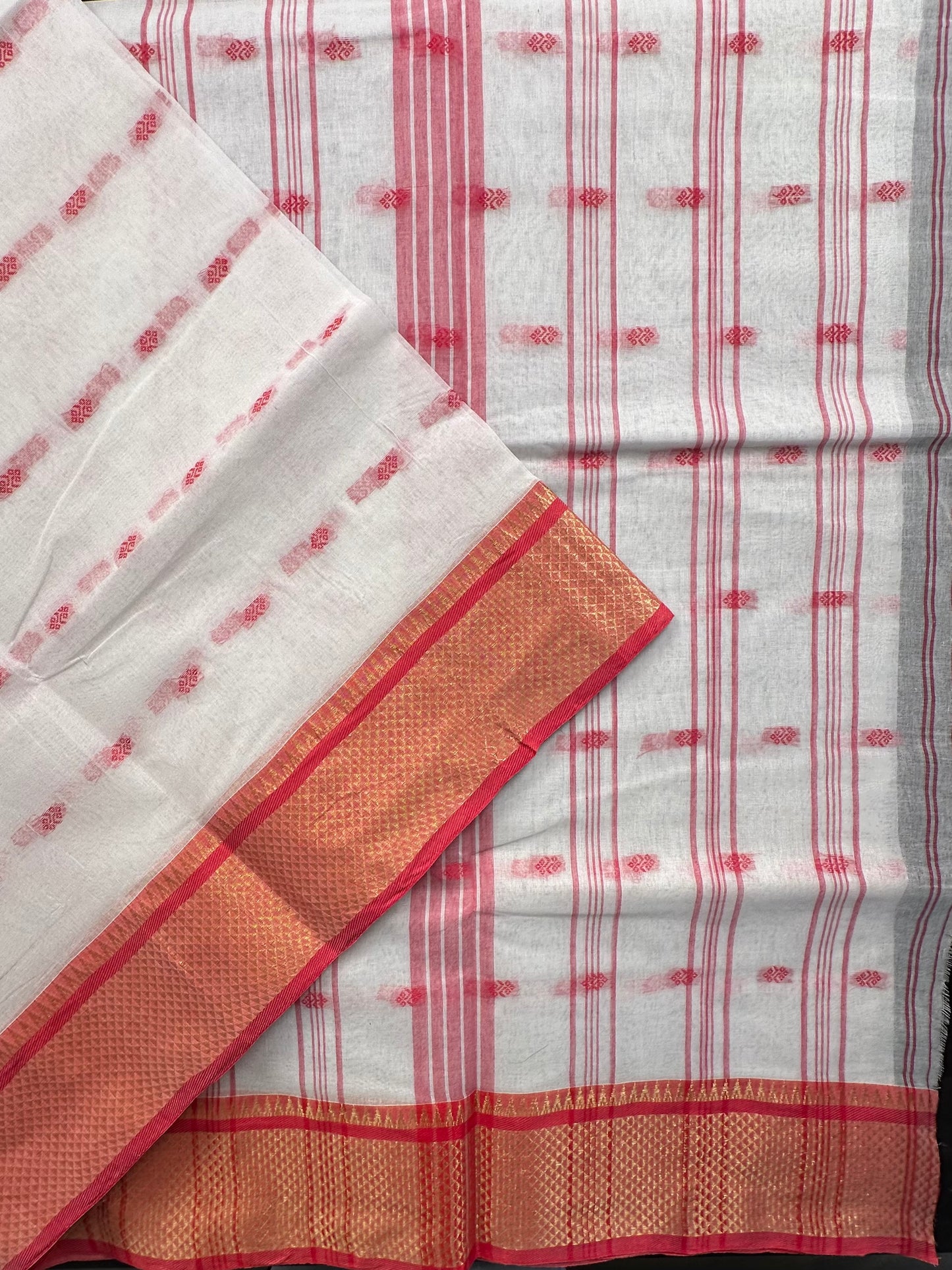 White Red Doodh Aalta Pure Cotton Saree