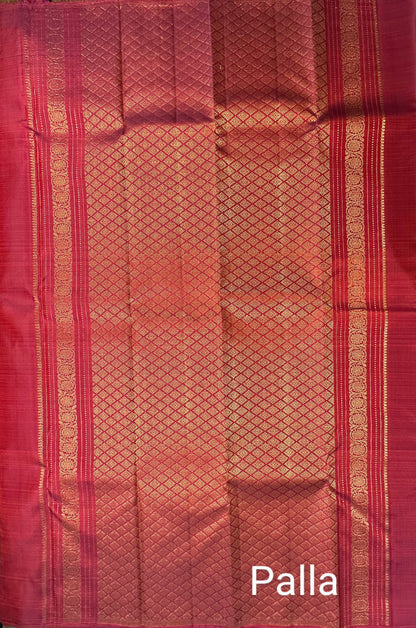 Magenta Handloom Kanjivaram Pure Silk Saree