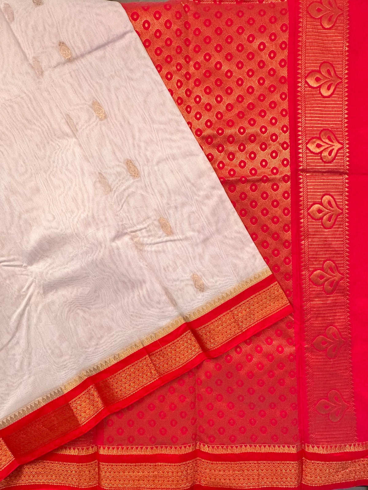 Off White-Red Doodh Aalta Pure Cotton Saree