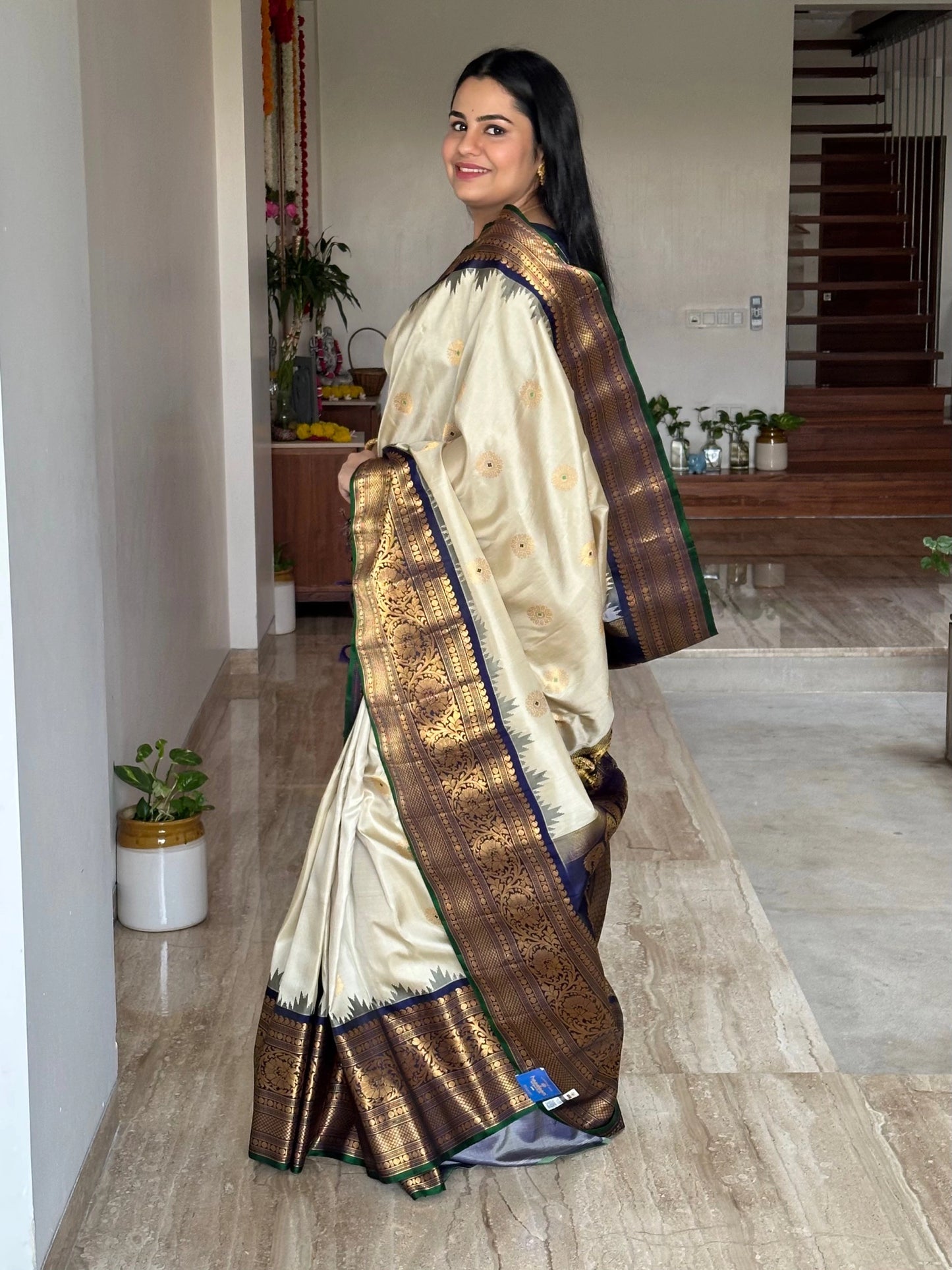 Cream-Navy Blue Gadwal Pure Silk Saree