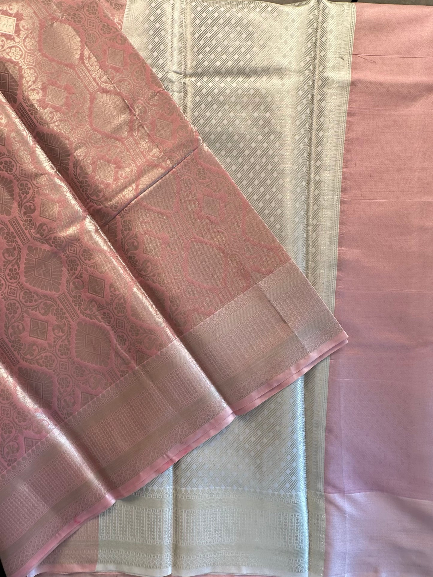 Saadagi Tissue Saree