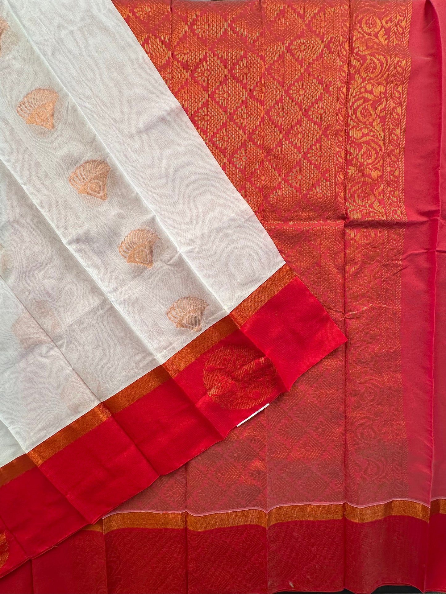 White Red Doodh Aalta Pure Cotton Saree