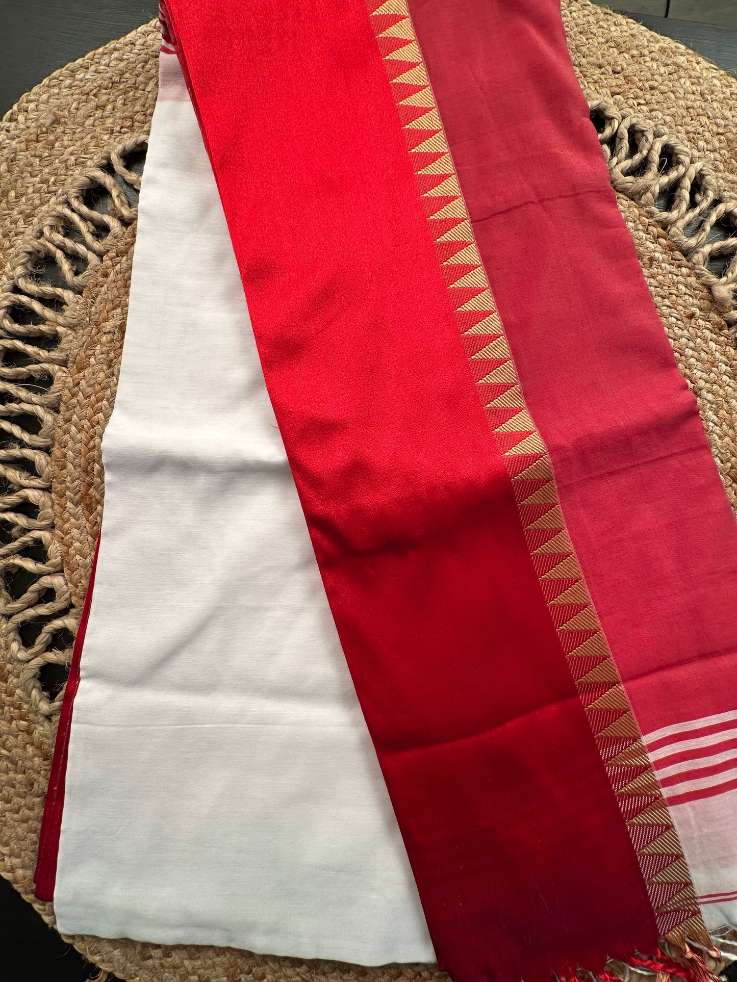 White Red Doodh Aalta Pure Cotton Saree