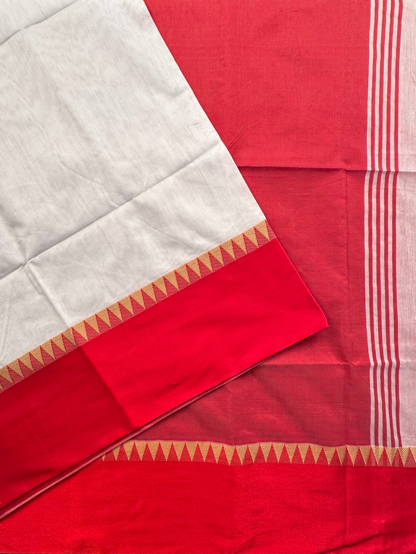 White Red Doodh Aalta Pure Cotton Saree