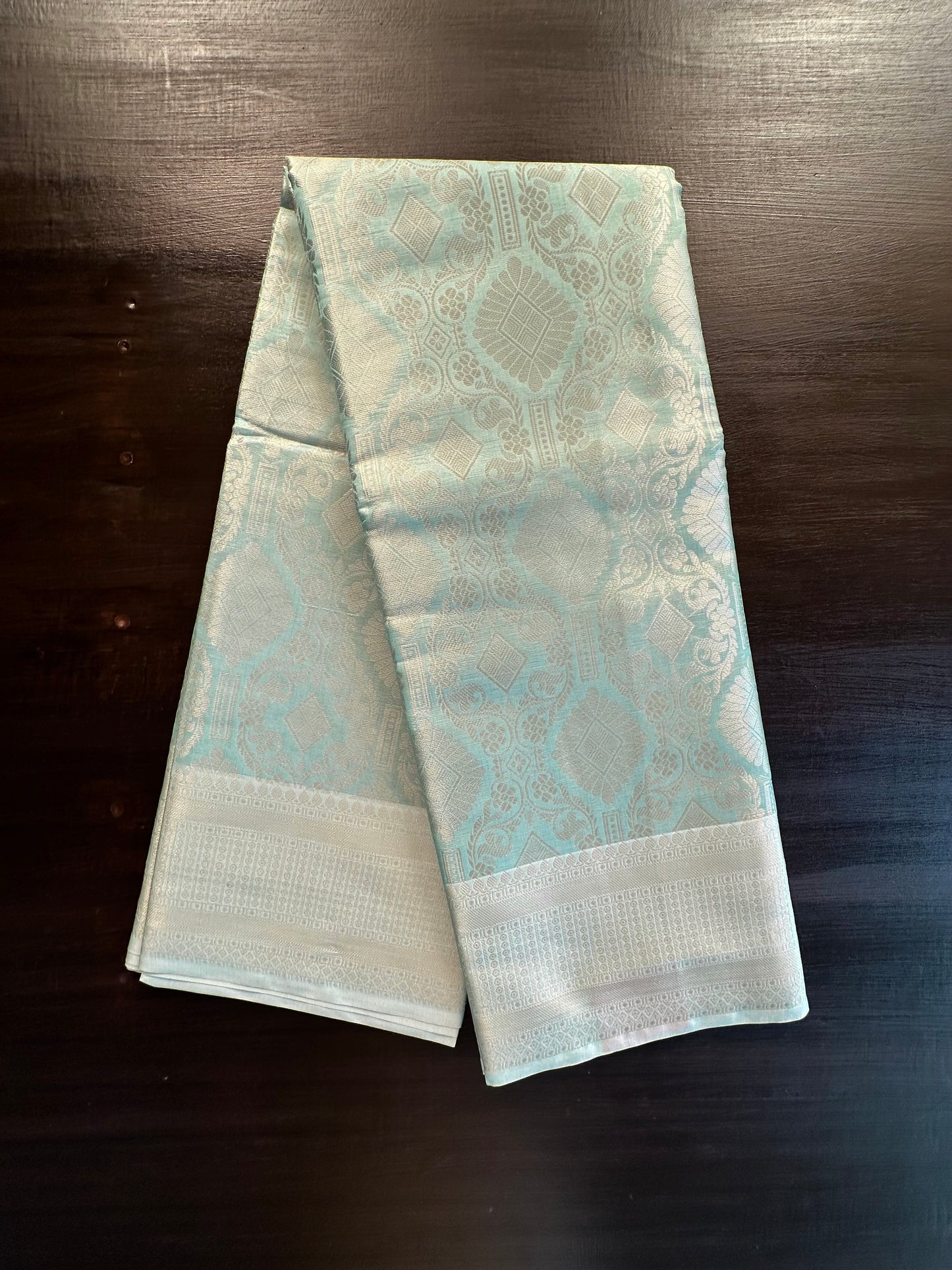 Saadagi Tissue Saree