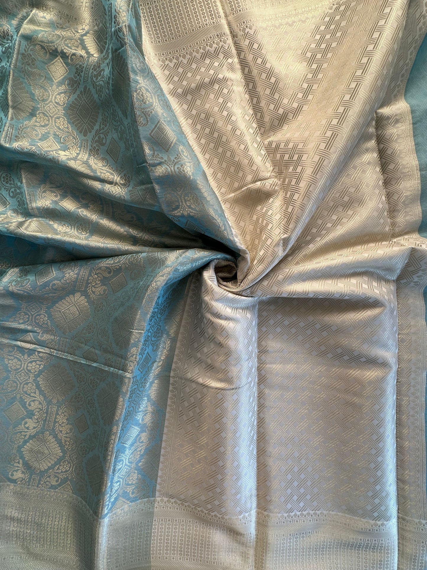 Saadagi Tissue Saree