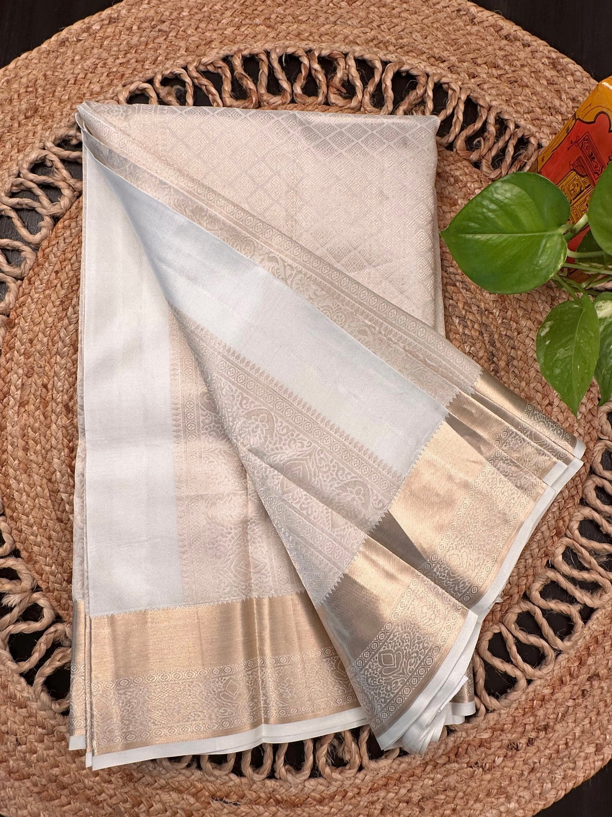 Off White Handloom Kanjivaram Jamawar Pure Silk Saree