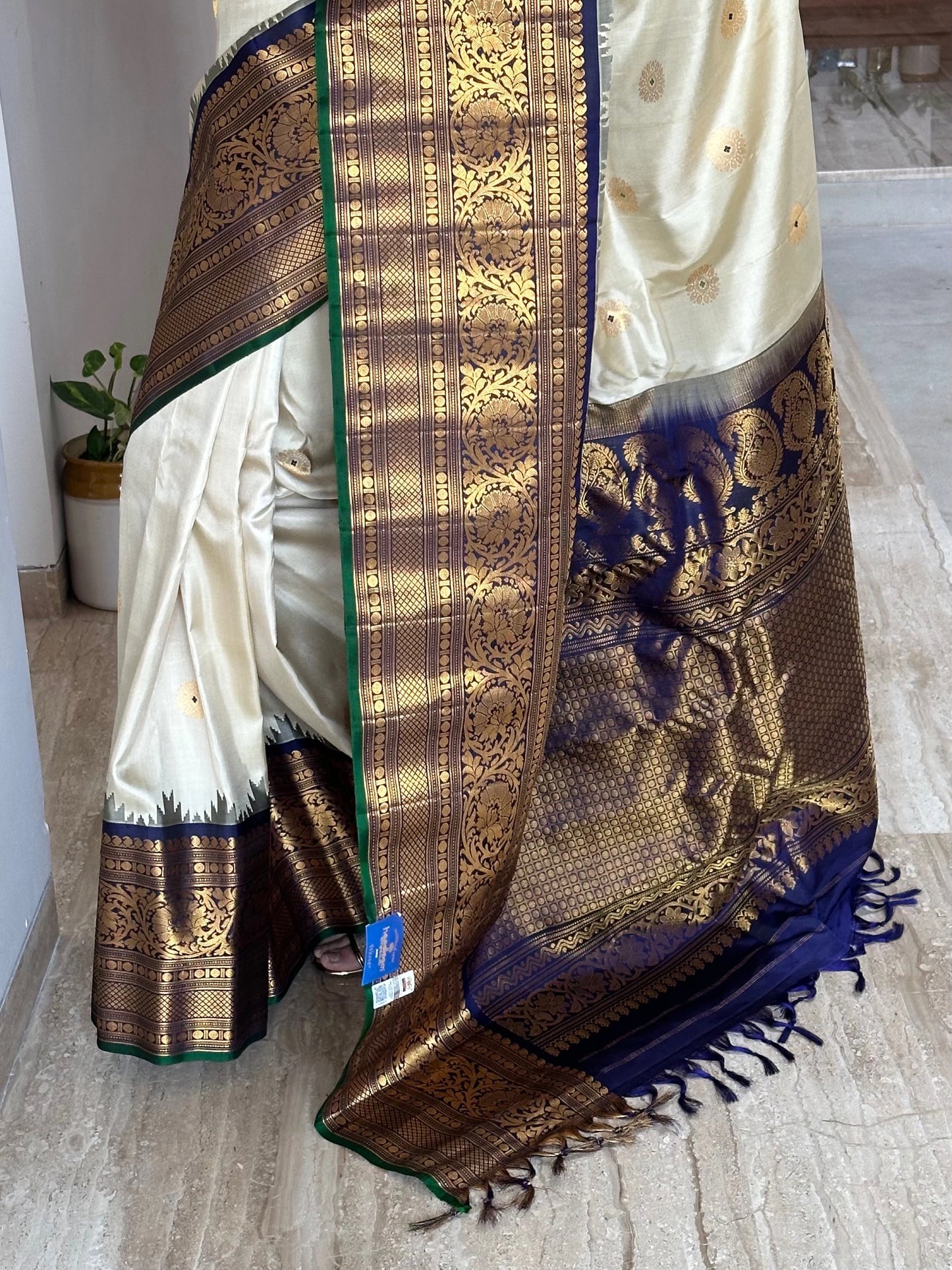 Cream-Navy Blue Gadwal Pure Silk Saree