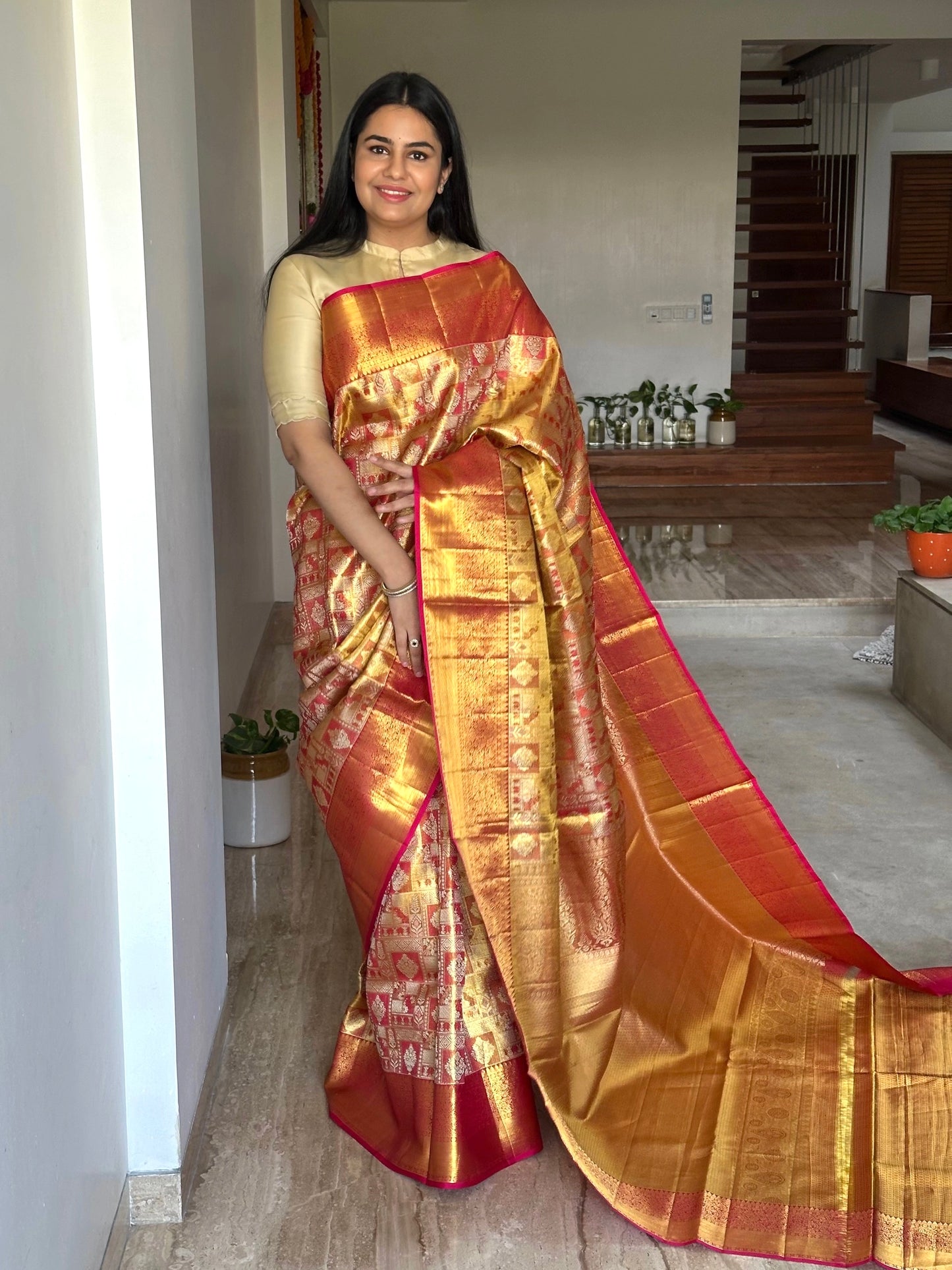 Golden-Rani Handloom Jamawar Pure Tissue Silk Saree