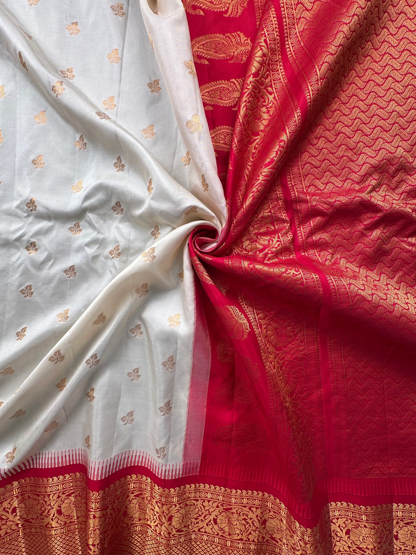 Off-White Red Gadwal Pure Silk Saree