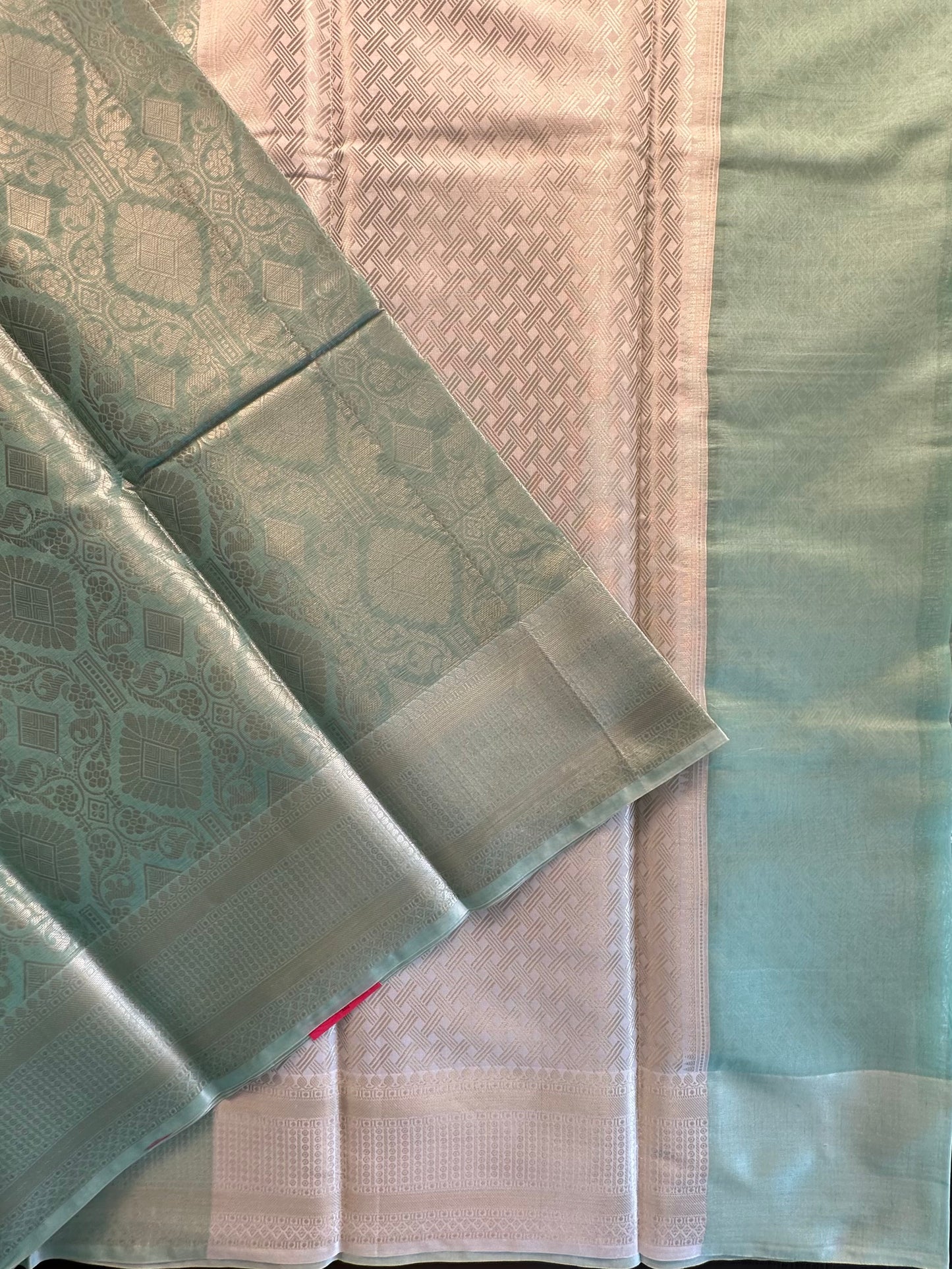 Saadagi Tissue Saree